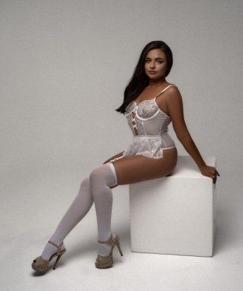 👠💋 Живу и работаю в Москве, поэтому наша встреча будет комфортной и незабываемой. У меня есть множество способов доставить тебе удовольствие: классический секс, оральный, анальный, массаж, стриптиз... Что бы ты ни предпочел, я сделаю все, чтобы ты остался доволен. 😈💦 На моих фото я, и они 100% реальные. Поверь, со мной ты будешь испытывать невероятные ощущения и получишь настоящий оргазм. Мои клиенты всегда остаются довольны и хотят возвращаться ко мне снова и снова. Не будь стеснителен, я твоя девушка на час или на ночь. Жду звонка от тебя! 💖📞 13693, 25 лет